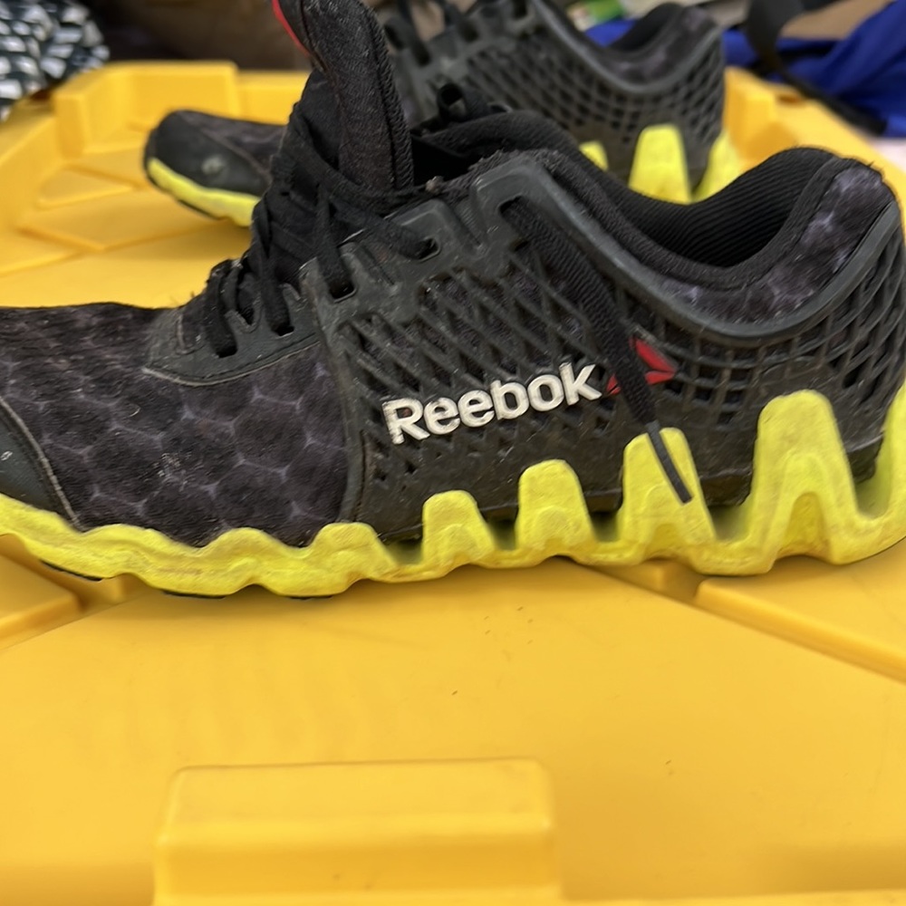 Redbox men’s sneakers size 7